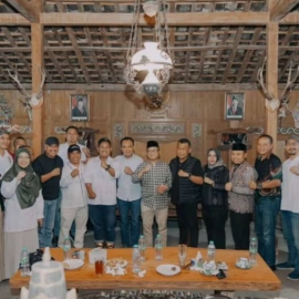 Koordinasi antara kamar dagang dan industri (KADIN) ponorogo dengan pemerintah pusat dan pemerintah daerah.