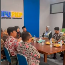 Tim Gugus Tugas Penertiban Perizinan OPD di lingkungan pemerintah Kabupaten Ponorogo menertibkan Fiber Optik di wilayah Kabupaten Ponorogo